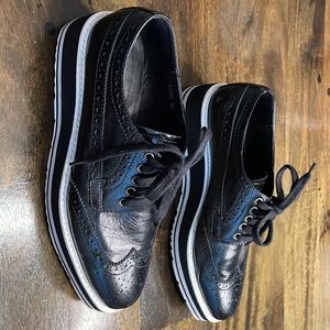 Silent D black leather platform shoe - super cute and stylish